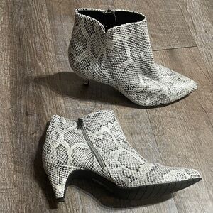 Reaction Kenneth Cole Snakeskin Kitten Heel Ankle Boots Booties